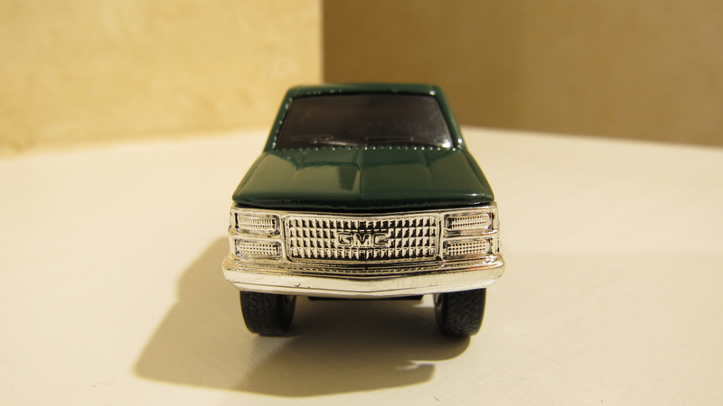 Illustration for article titled Full-Size Friday: Ertl GMC Sierra 3500